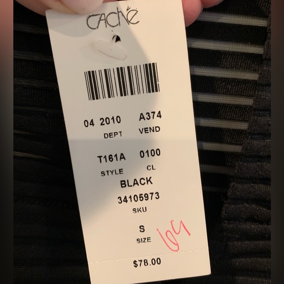 NWT Cache’ Lined Top withh Mesh Top and Keyhole Detail
Sz Small - Picture 9 of 12